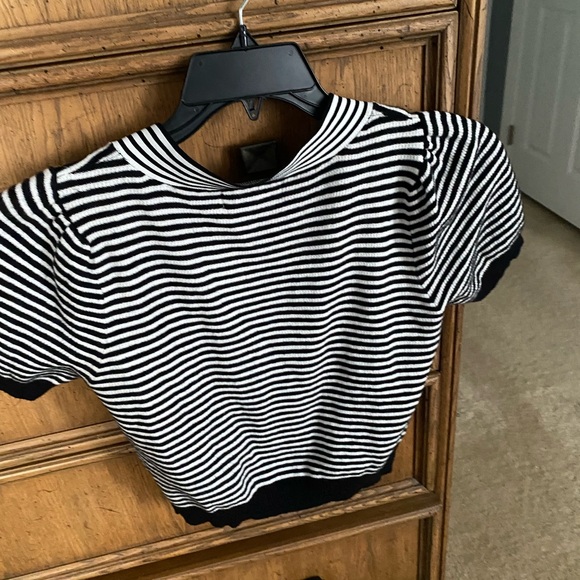 Black and White Striped Top with Bow - Picture 6 of 11